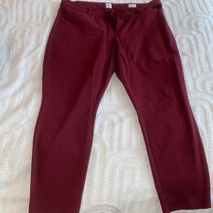 GAP - size 18 burgundy cropped slacks